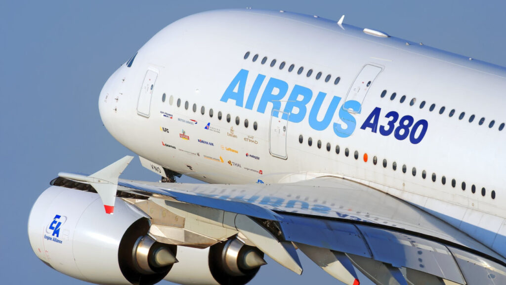 Un Airbus A 380 - vaalaa / Shutterstock
