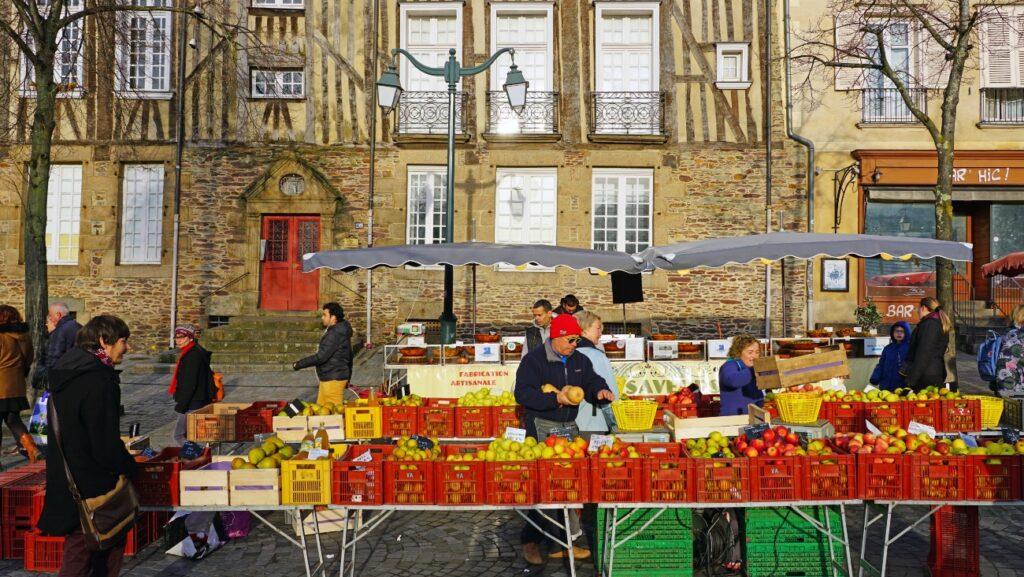 Le marché des Lices, à Rennes - EQRoy / Shutterstock