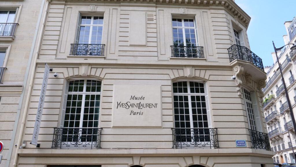 Musée Yves Saint Laurent , à Paris