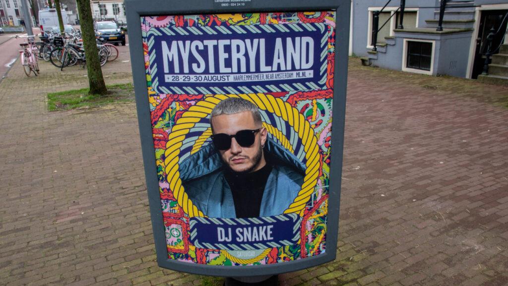 L'affiche d'un concert de DJ Snake en 2020, à Amsterdam